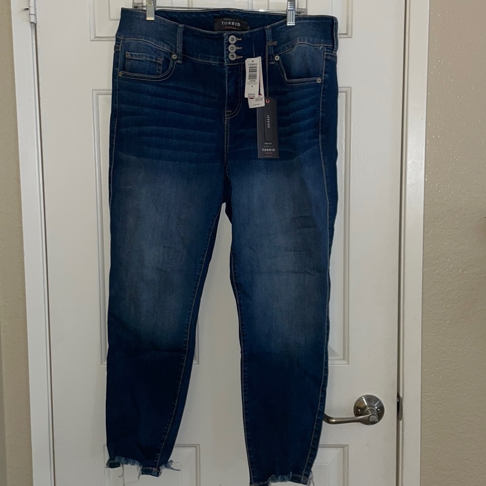 TORRID NWT Premium Stretch Jeggings 💙